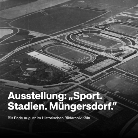 Das Bild ist eine historische Aufnahme des Sportparks Müngersdorf. Der Text auf dem Bild lautet: 