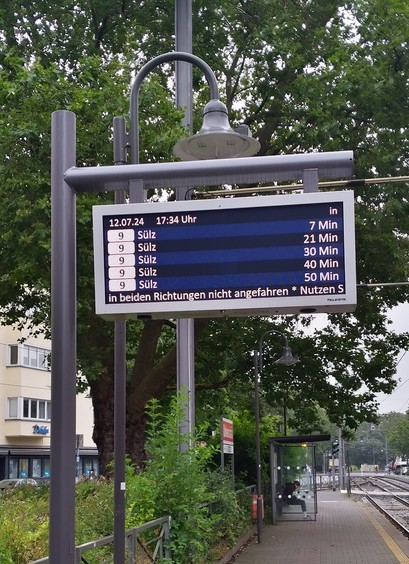 Picture of an announcement showing that instead of one train in one minute and a second one in 11 there will be a single train in 7 minutes 